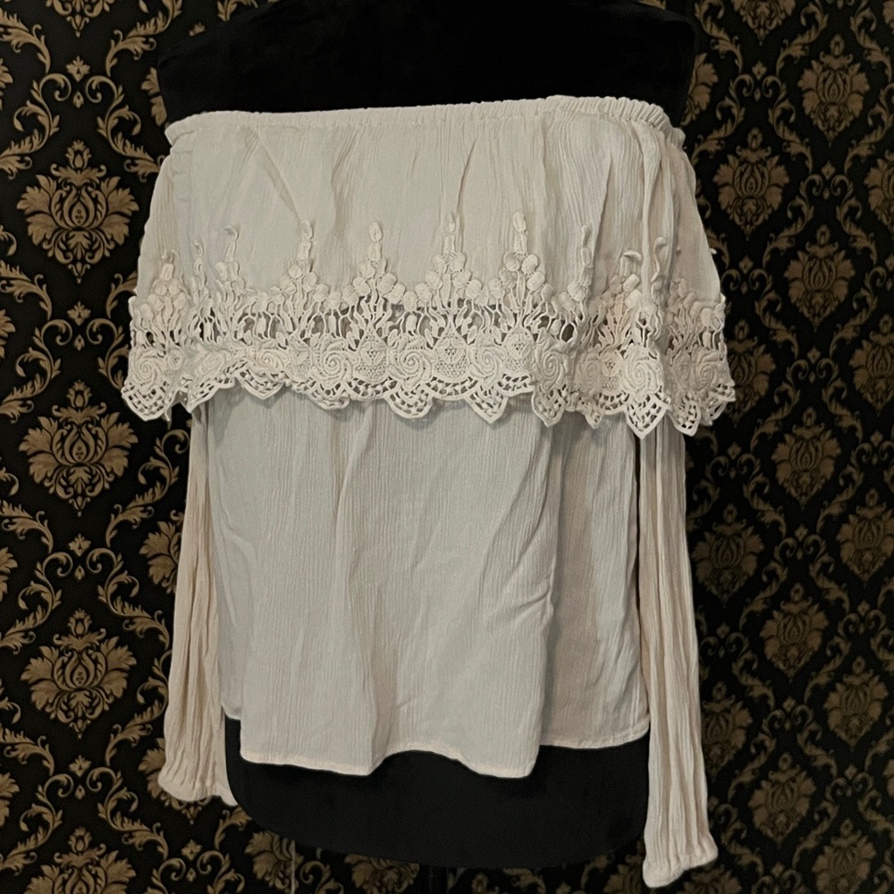 Buckle Off-Shoulder White Lace Blouse